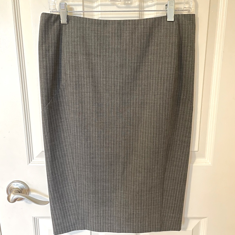 Club Monaco, grey pinstripe pencil skirt, SZ 6